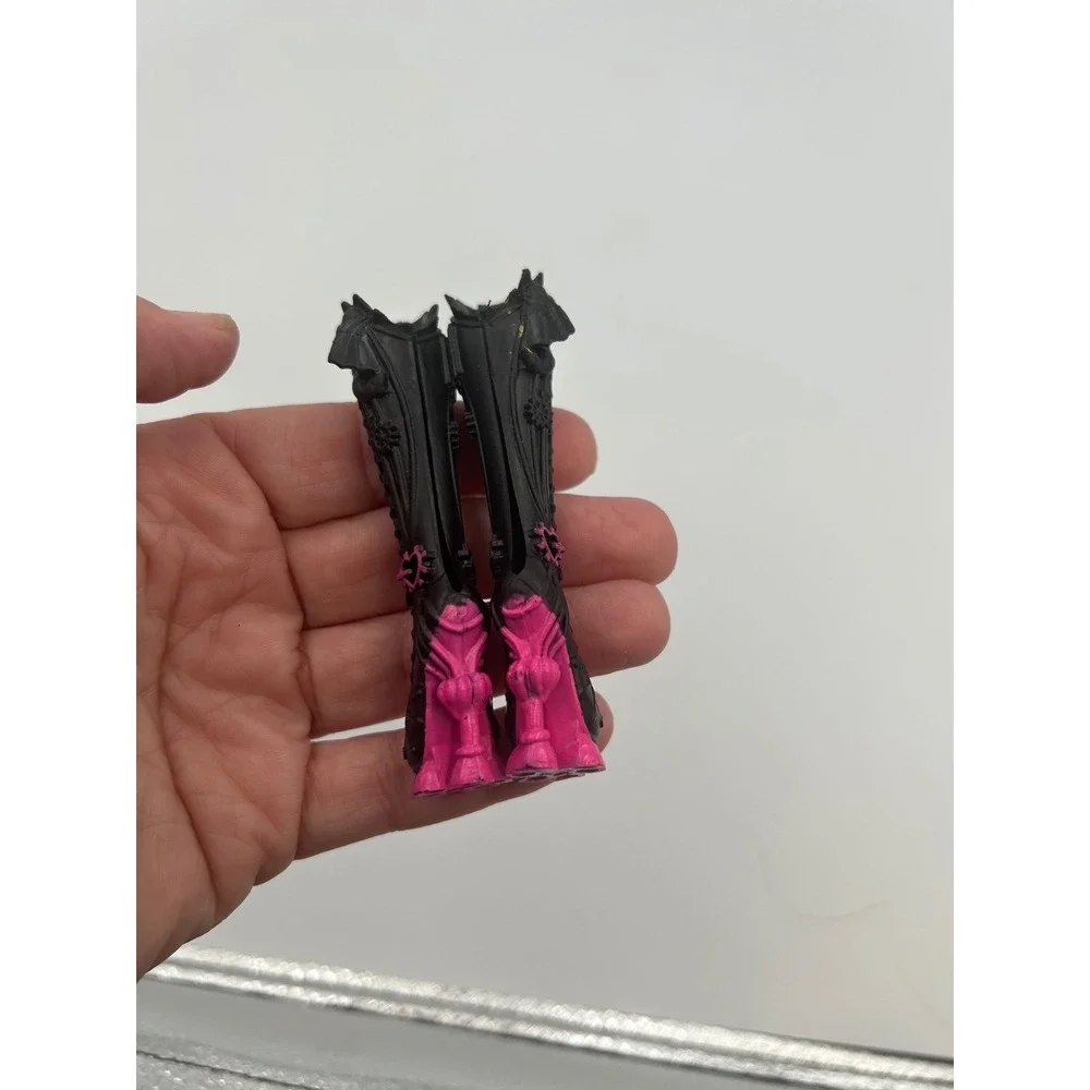 Monster High Freaky Fusion Dracubecca Boots